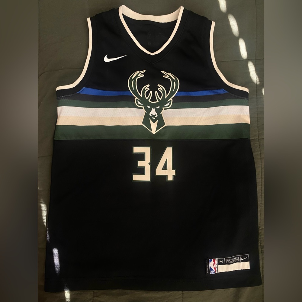 Milwaukee Bucks Nike Statement Jersey (Youth Medium)